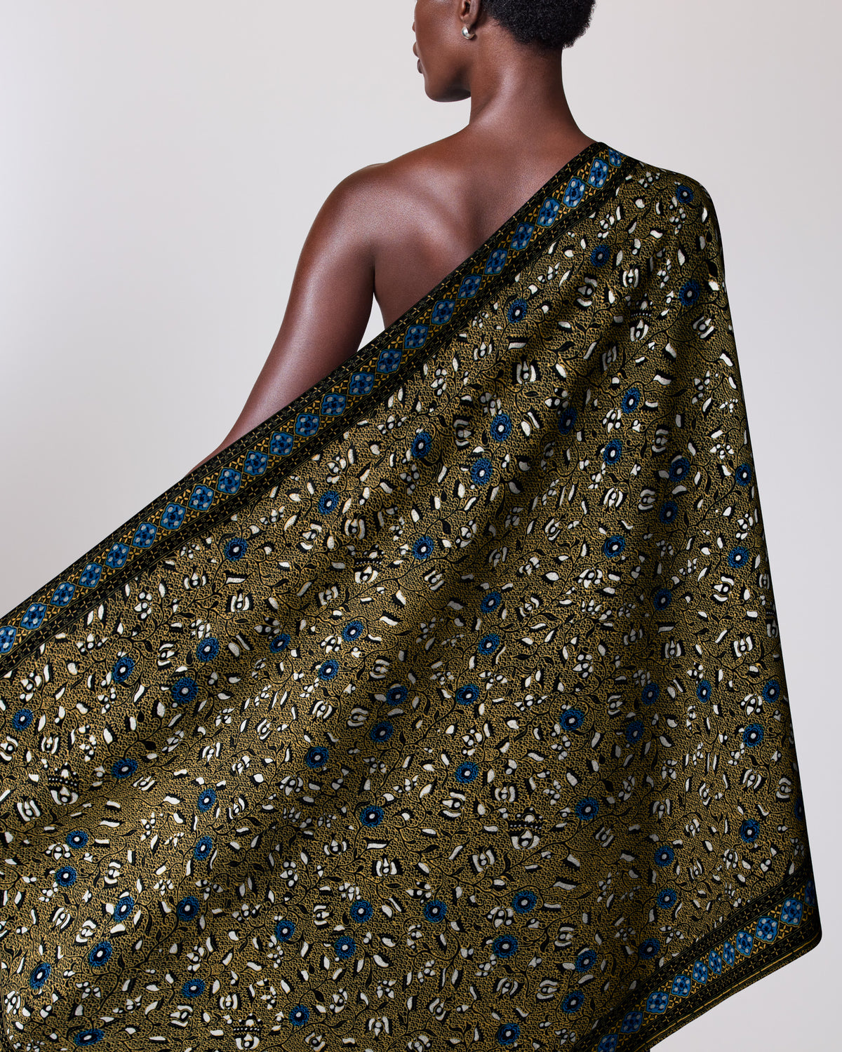 Wax Hollandais | VL02226.013 | Silver Embellished
